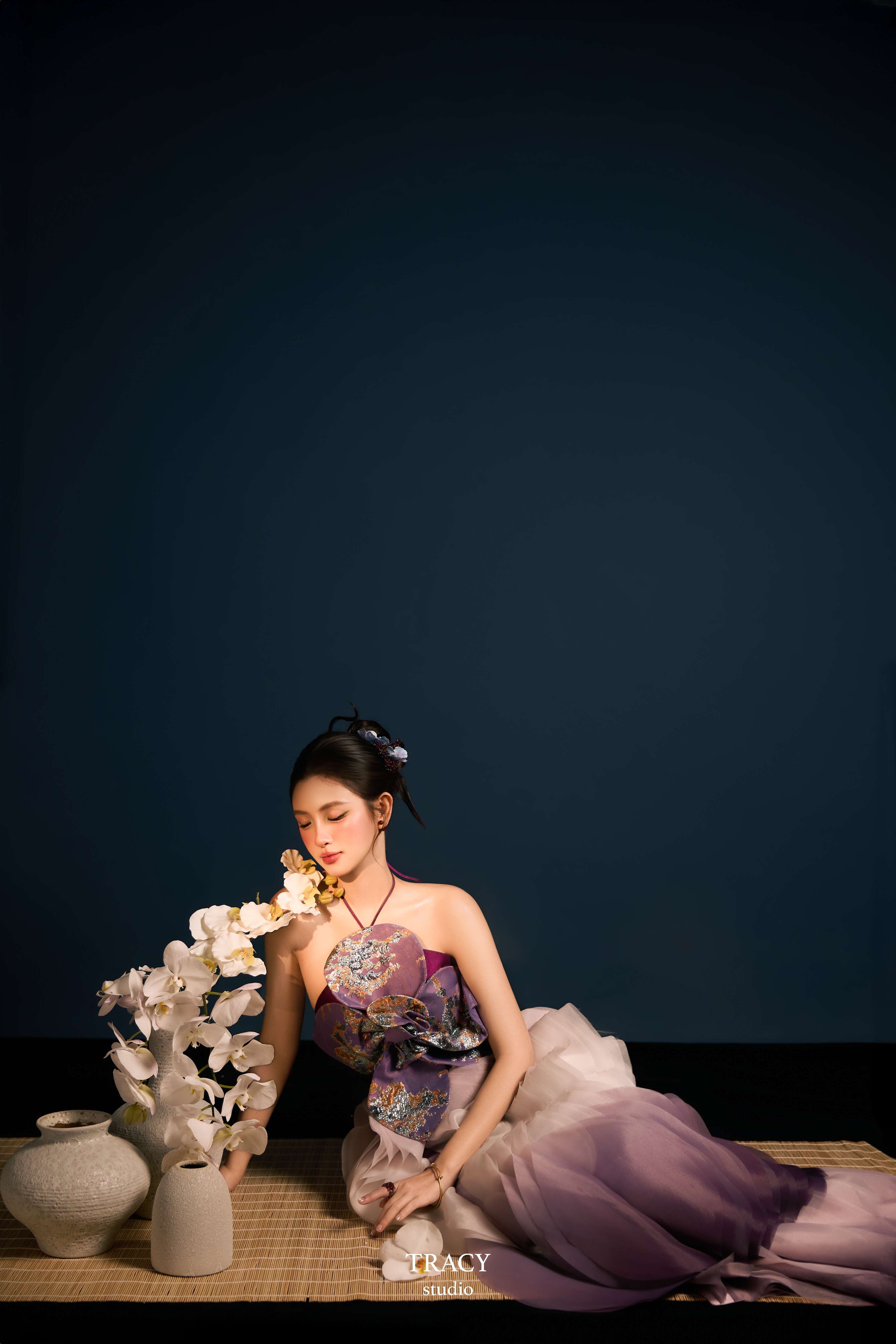 frontend/img/gallery/anh-tet-yem-ao-dai/tracy-studio-chup-yem-phong-lan (7).jpg